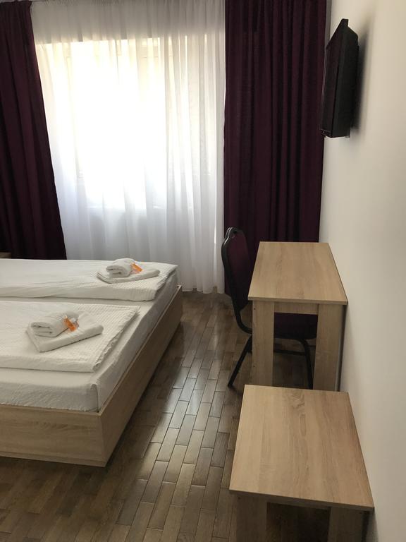 Pensiunea Otopeni Hotel Buitenkant foto